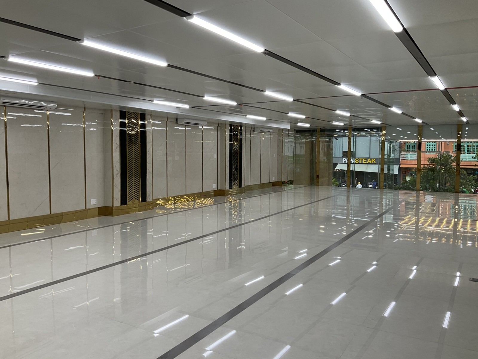 LUXURY BUILDING 2/9