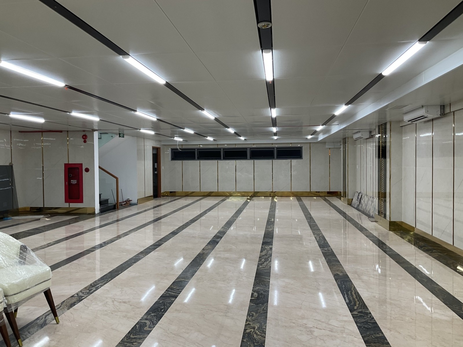 LUXURY BUILDING 2/9