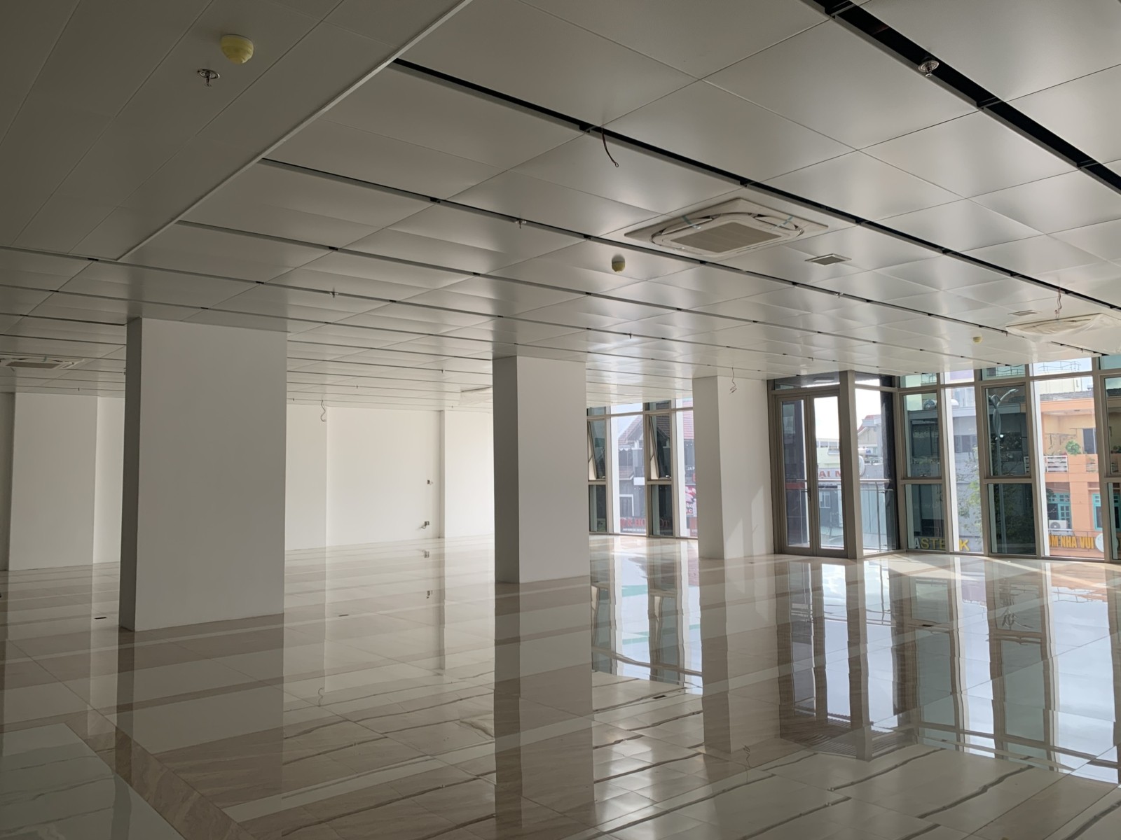 LUXURY BUILDING 2/9