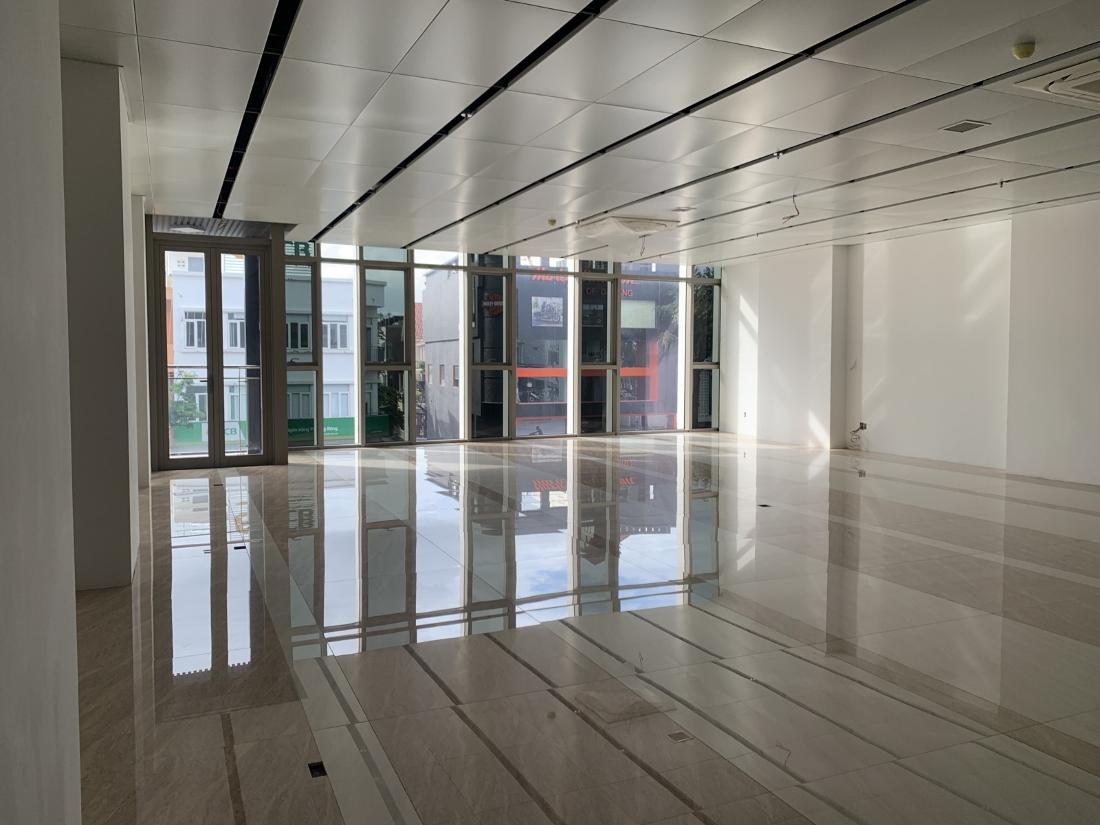 LUXURY BUILDING 2/9
