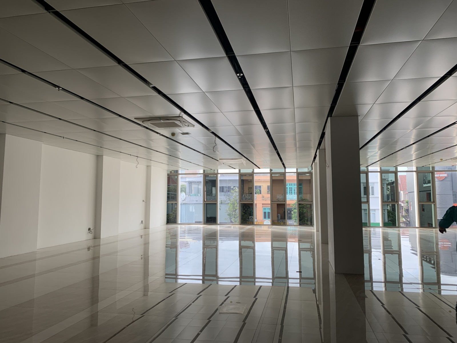 LUXURY BUILDING 2/9