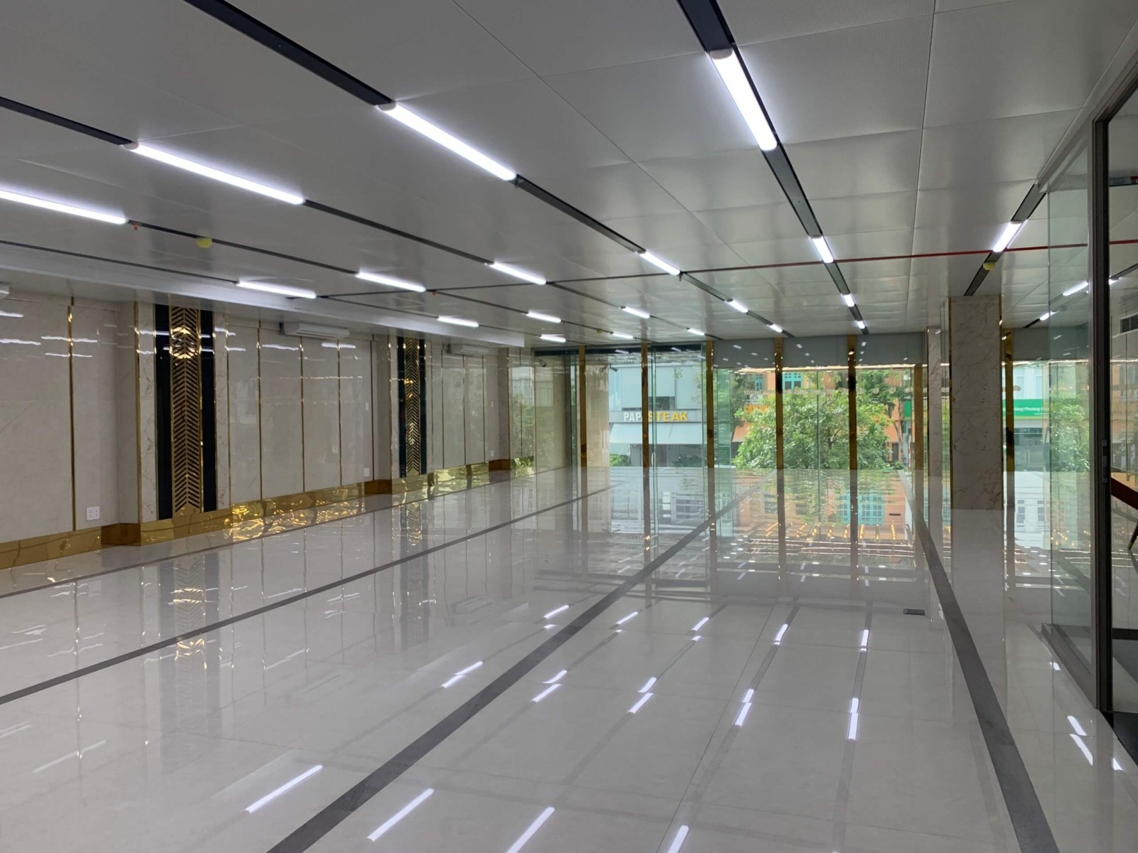 LUXURY BUILDING 2/9