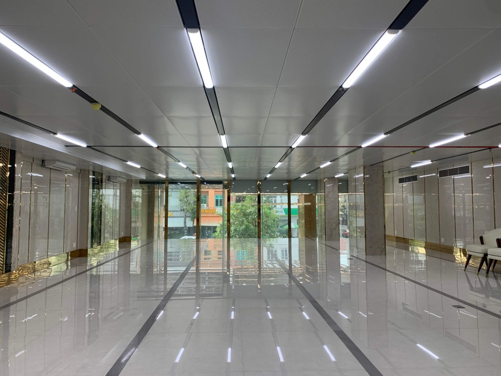 LUXURY BUILDING 2/9